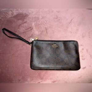 Coach wristlet wallet